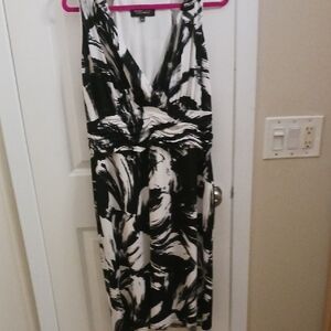 Chic Black and White Women's Midi Dress